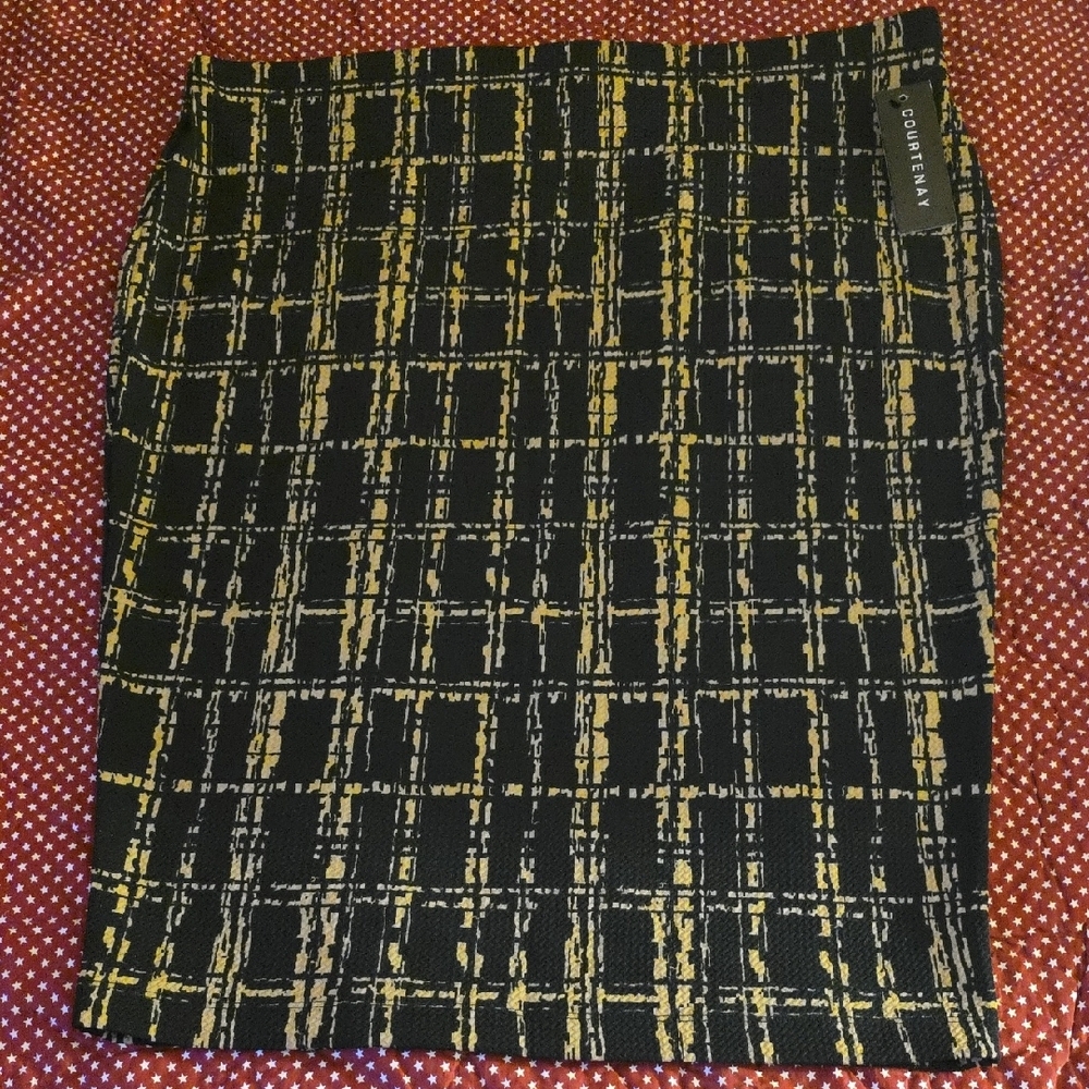NEW Courtenay Black and Gold Mini Pencil Skirt Size XL
